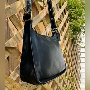 Vintage Coach 2000 Legacy Zip A0D-9966